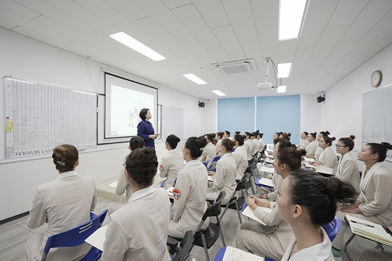 到哪里學(xué)美容？多途徑開啟美麗事業(yè)